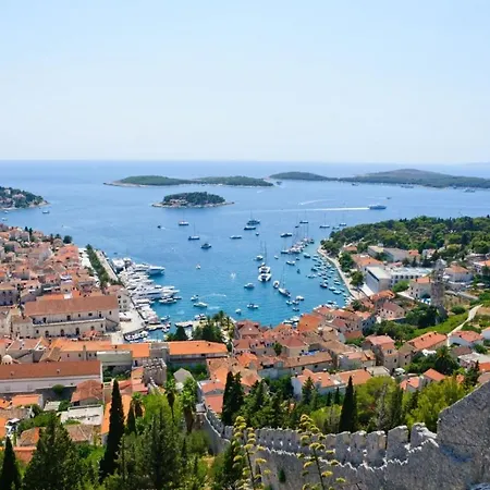 Hvar *