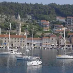 Hvar Apartman *