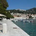 Hvar *