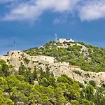Hvar *